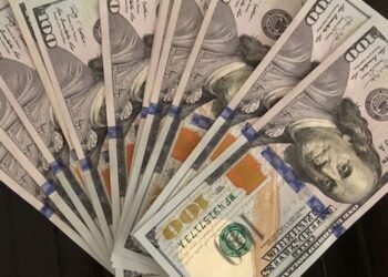 Dólar encosta em R$ 5,80 após novas ameaças de Trump