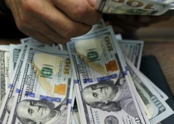 Dólar sobe para R$ 5,73 com novo coronavírus na China