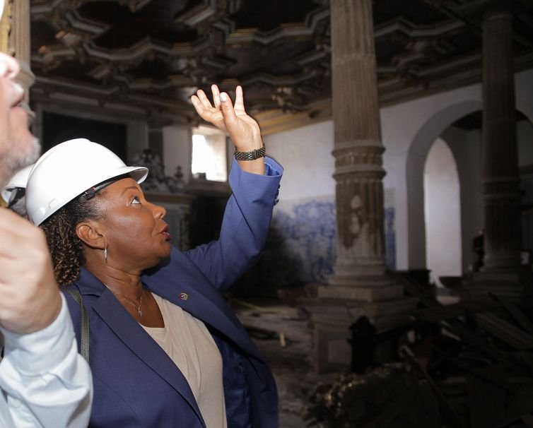 Maiara Cerqueira/MinC Salvador (BA), 06/02/2025 - Ministra da Cultura Margareth Menezes visita Igreja de São Franscisco de Assis, no Pelourinho, que teve o teto desabado. Foto: Maiara Cerqueira/MinC