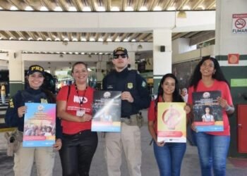 PRF realiza ação educativa na Rodoviário de Salvador durante Carnaval
