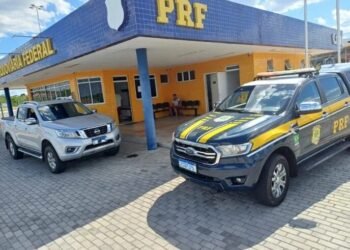 PRF recupera 2 veículos roubados na Bahia