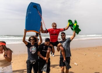 Pelo segundo ano consecutivo, baiano conquista o topo do pódio da primeira etapa do circuito mundial de bodyboarding em Marrocos