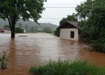 Inmet e Defesa Civil do RS emitem alerta para risco de chuvas intensas