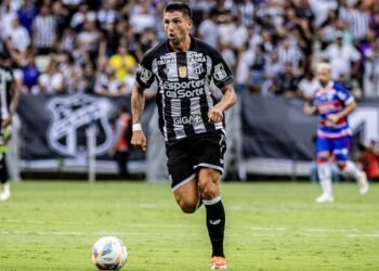 Ceará bate Fortaleza no Castelão e segue 100% no estadual