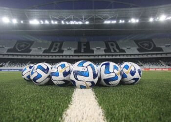 Jogadores fazem campanha nas redes sociais contra gramados sintéticos