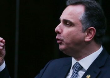 Pacheco se despede e cita defesa da democracia como legado