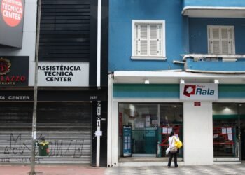 ANPD notifica RaiaDrogasil por uso de dados sensíveis de consumidores