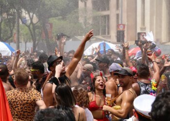 Domingo de blocos no Rio tem Fogo e Paixão e Gigantes da Lira