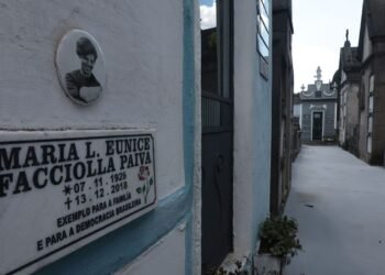 Túmulo de Eunice Paiva vira ponto turístico após Ainda Estou Aqui