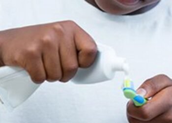 Anvisa suspende creme dental da Colgate após relatos de reações