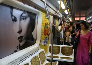 Estação de metrô em São Paulo recebe mostra de Clarice Lispector