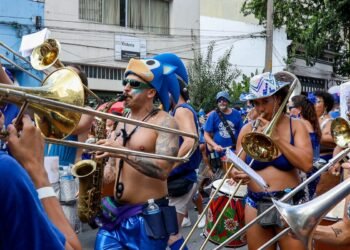 Bloco mais antigo de São Paulo anima carnaval no centro da cidade