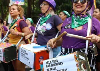 SP: mulheres protestam por direito ao aborto e pelo fim da escala 6×1