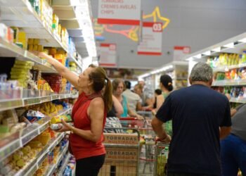 Mercado reduz previsão para expansão da economia em 2025