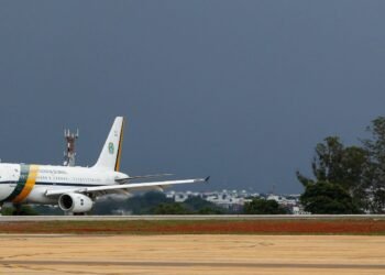 Avião presidencial arremete ao tentar pousar em Sorocaba