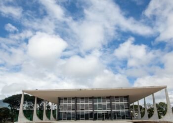 STF confirma Moraes, Dino e Zanin em julgamento de Bolsonaro