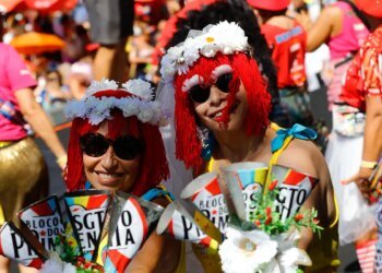 Sargento Pimenta leva multidão a Aterro do Flamengo ao som de Beatles