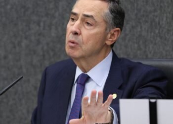 Barroso nega impedimento de Moraes, Zanin e Dino para julgar Bolsonaro