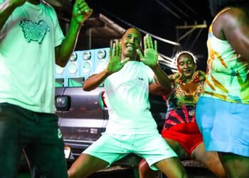 foliões curtem última noite de carnaval em grande estilo – Prefeitura Municipal de Candeias.