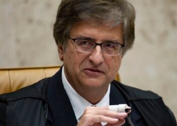 PGR é contra pedido de Bolsonaro para tirar Dino e Zanin de julgamento