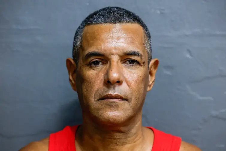 Rio de Janeiro (RJ), 14/03/2025 - Roberto dos Santos de Jesus, filho de ex-internos da Colonia de hanseníase do Hospital Colônia de Curupaiti, localizado em Jacarepaguá. Foto: Tânia Rêgo/Agência Brasil