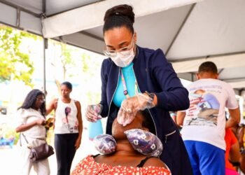 Mulheres aproveitam últimos dias da Caravana para realizar diversos serviços – Prefeitura Municipal de Candeias.