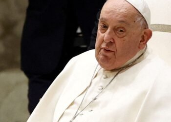 Papa pode aparecer neste domingo para saudação aos fiéis, diz Vaticano