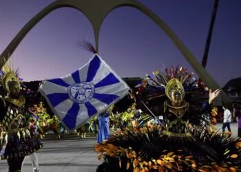 Acadêmicos de Niterói vence Série Ouro e sobe ao Grupo Especial do Rio