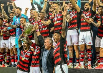 Flamengo é bicampeão carioca após empate sem gols com Fluminense
