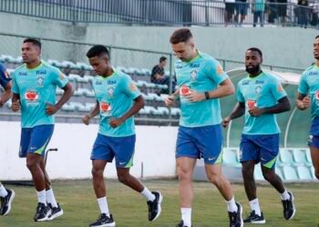 Eliminatórias: Dorival comanda primeiro treino com grupo completo