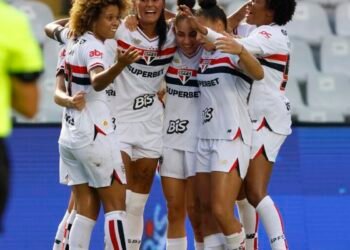 São Paulo e Corinthians avançam para a final da Supercopa Feminina