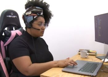 Ação oferece 3,1 mil bolsas para mulheres em programação e dados