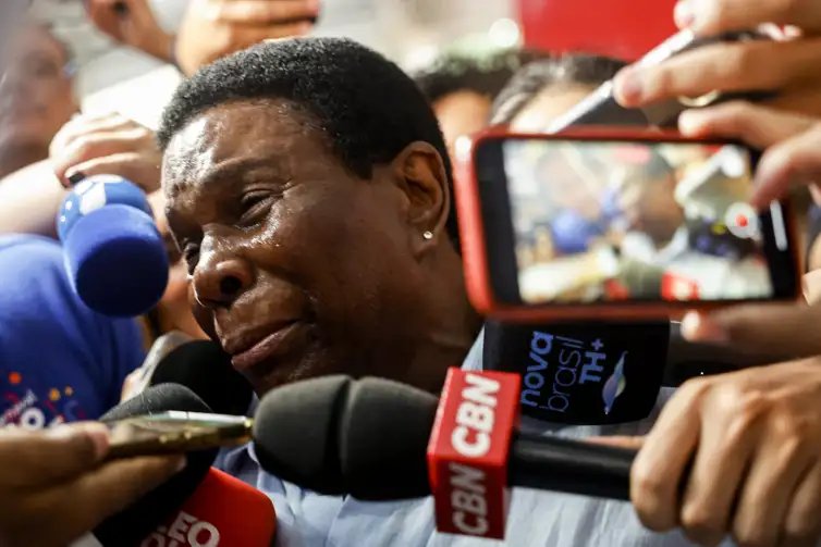 Rio de Janeiro (RJ) 05/03/2025 - Neguinho da Beija-Flor chora após ítulo de campeã no carnaval do RJ.
Foto: Tânia Rêgo/Agência Brasil