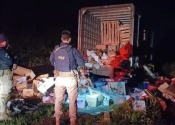 PRF impede assalto, recupera carga e resgata motorista feito refém na Bahia