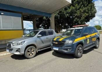 PRF apreende Hilux com elementos identificadores adulterados na Bahia