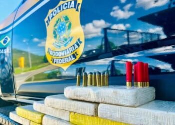 PRF apreende 15 kg de cocaína e munições na Bahia