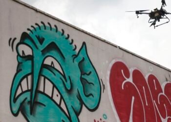 Defesa Civil de SP testa pulverização de larvicidas com drones