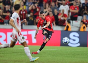 Athletico-PR derrota o Guarany de Bagé e avança na Copa do Brasil