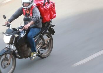 Entregadores de aplicativos protestam contra precarização do trabalho