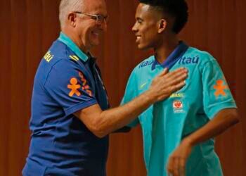 Seleção se apresenta em Brasília para jogo das Eliminatórias na quinta