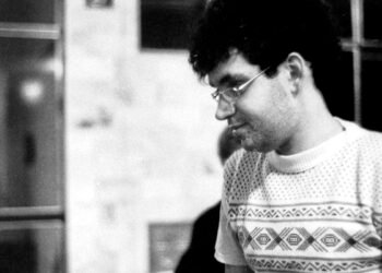 Grande nome do rock brasileiro, Renato Russo celebraria hoje 65 anos