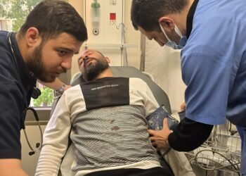 Palestino que ganhou Oscar é libertado por Israel após espancamentos