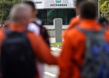 Petroleiros param por 24 horas contra mundanças no teletrabalho e PLR