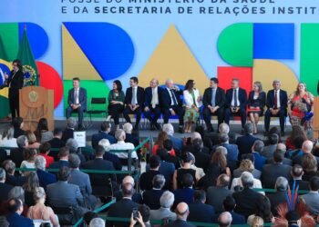 Padilha diz que prioridade é reduzir tempo de espera no SUS