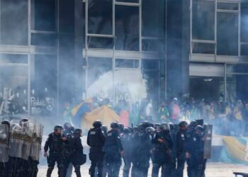 Moraes envia à PGR defesas de denunciados por tentativa de golpe