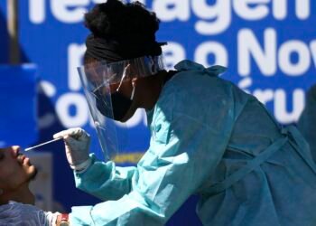 Chegada da covid-19, há cinco anos, é tema do Caminhos da Reportagem