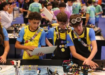 Torneio de robótica classifica estudantes para competição mundial