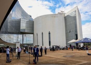 STF decide hoje se Bolsonaro e aliados viram réus pela trama golpista