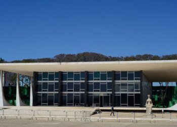 Extremista é preso após tentativa de invasão no STF