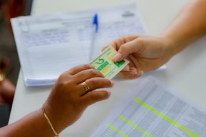 Prefeitura de Simões Filho entrega tickets para retirada do peixe da Semana Santa – Prefeitura de Simões Filho